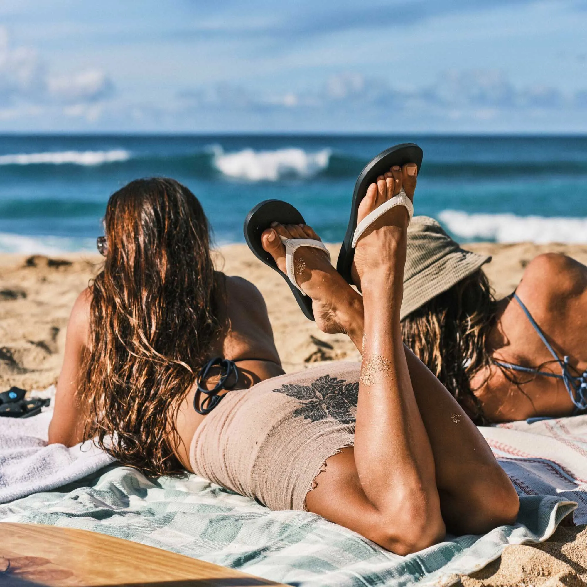 Uiki - Bright White / Lava Rock