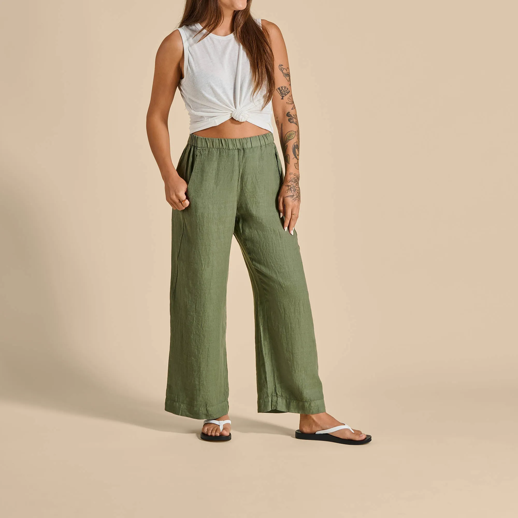 Uiki - Bright White / Lava Rock